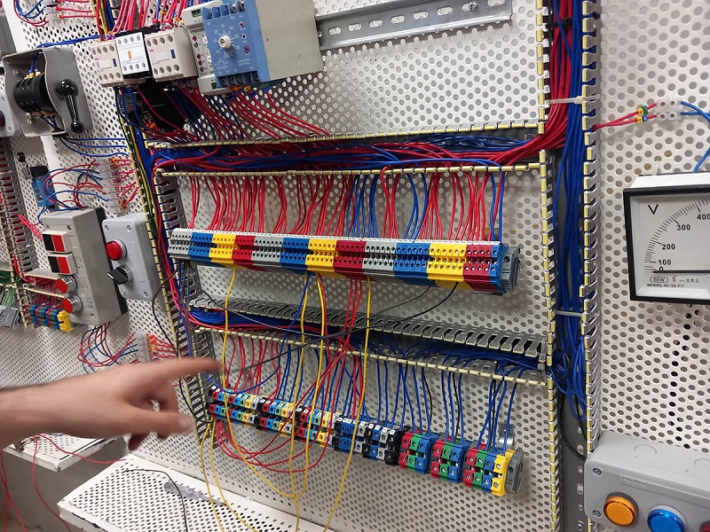 دوره آموزش برق صنعتی با مدرک بین‌المللی