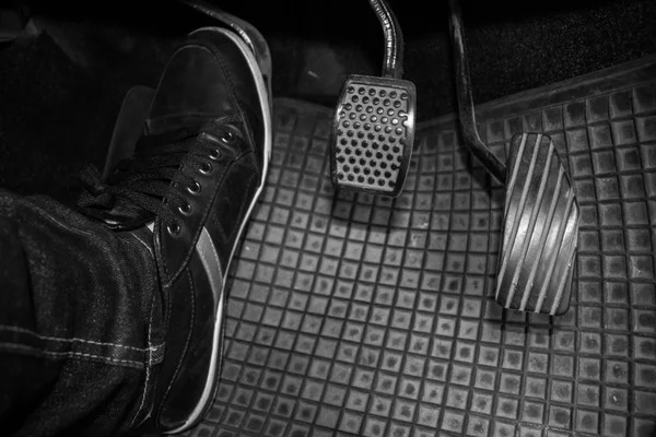 لرزش پدال کلاچ در حالت درجا